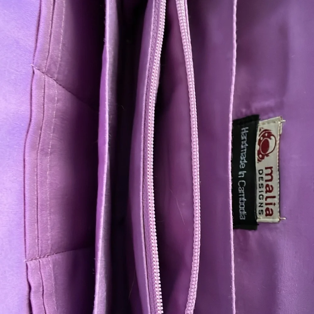 Malia designs zippered wristlet.
